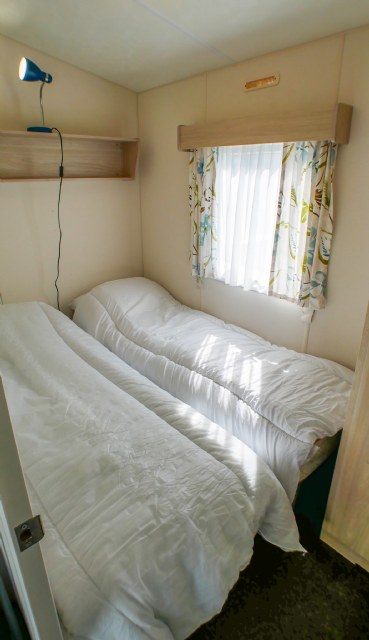 H22 - Twin Bedroom